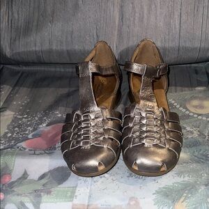 Comfortiva Women’s Metallic Bronze T-Strap Sandals